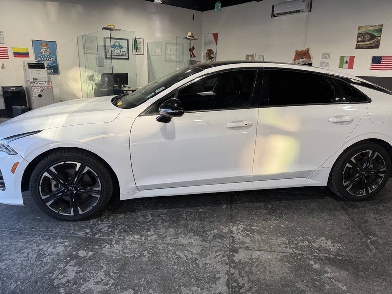 Kia K5 Vehicle Full-screen Gallery Image 12