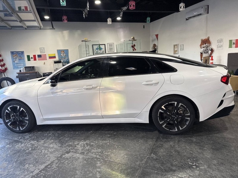 Kia K5 Vehicle Full-screen Gallery Image 17