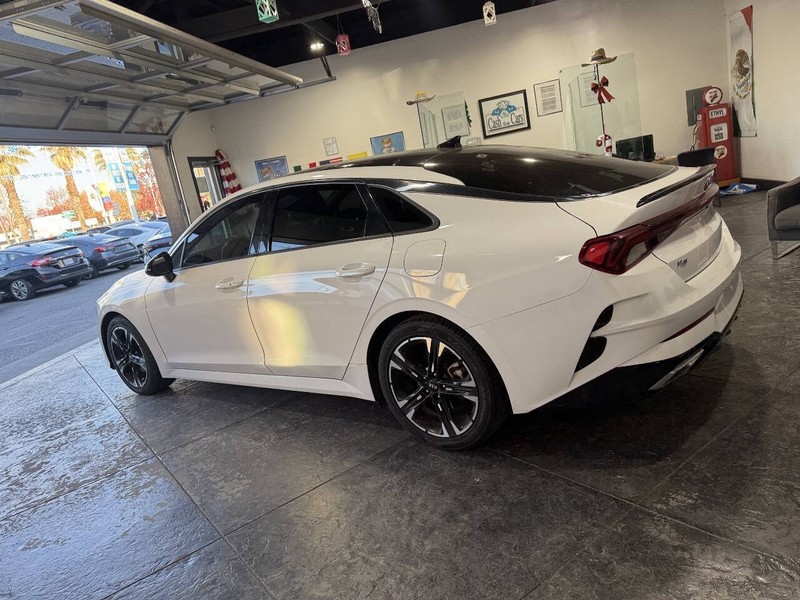 Kia K5 Vehicle Full-screen Gallery Image 23