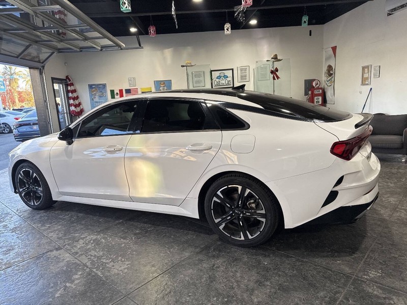 Kia K5 Vehicle Full-screen Gallery Image 25