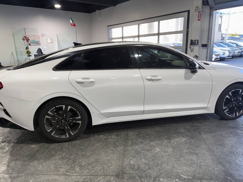 Kia K5 Vehicle Full-screen Gallery Image 37