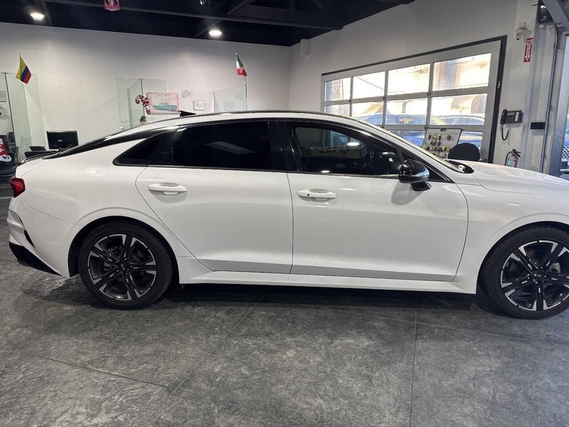 Kia K5 Vehicle Full-screen Gallery Image 39