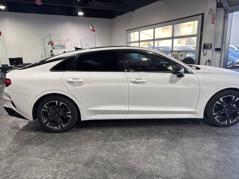 Kia K5 Vehicle Full-screen Gallery Image 40