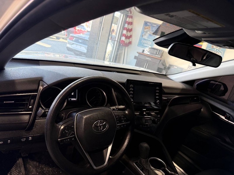 Toyota Camry Vehicle Full-screen Gallery Image 42