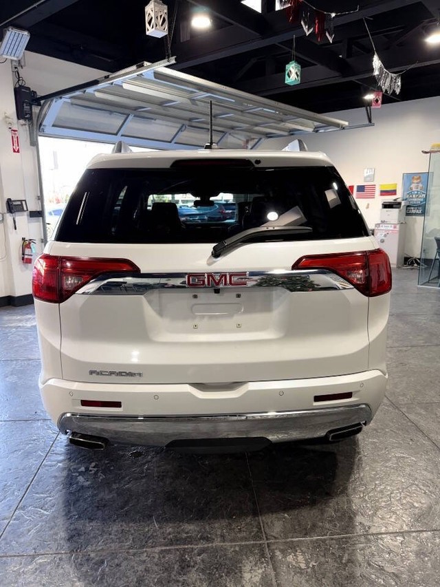 GMC Acadia Vehicle Full-screen Gallery Image 27