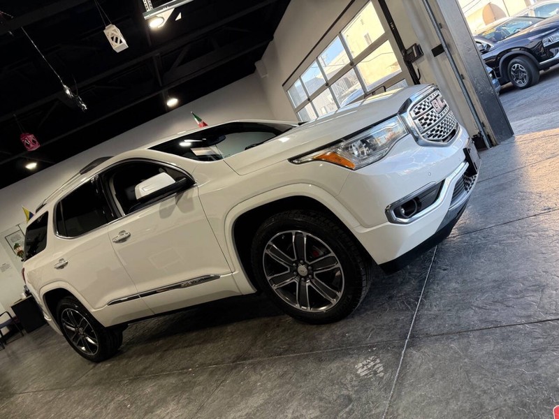 GMC Acadia Vehicle Full-screen Gallery Image 49