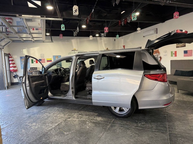 Honda Odyssey Vehicle Full-screen Gallery Image 38