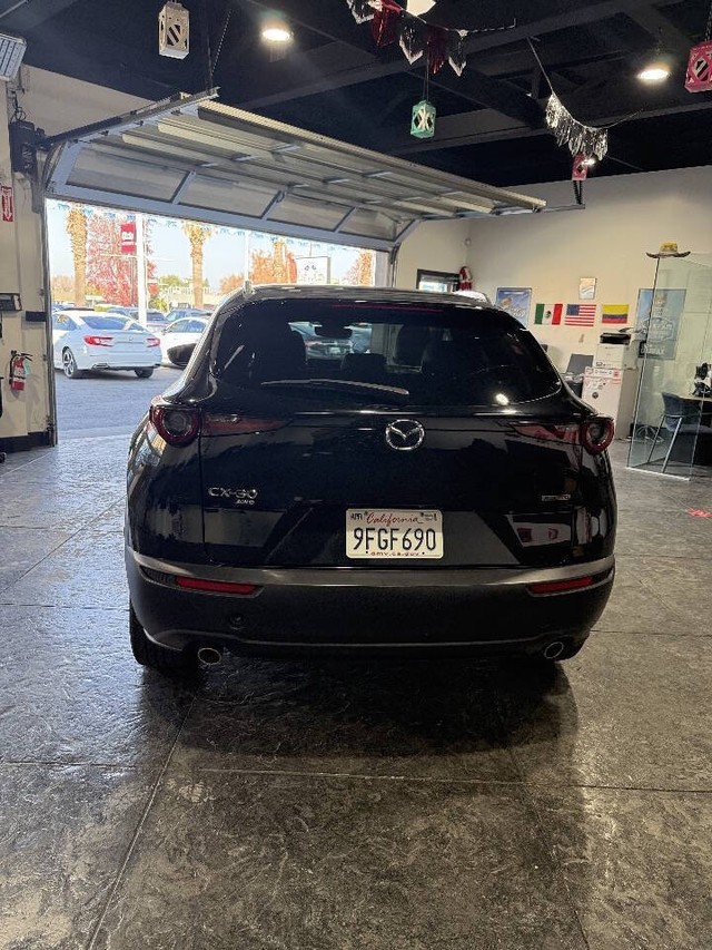 Mazda CX-30 Vehicle Full-screen Gallery Image 38
