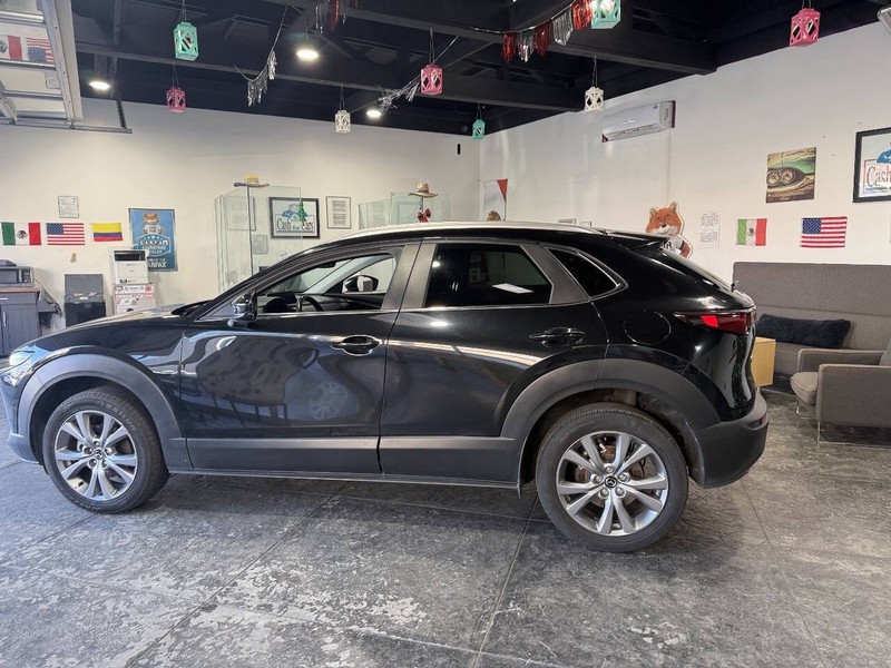 Mazda CX-30 Vehicle Full-screen Gallery Image 24
