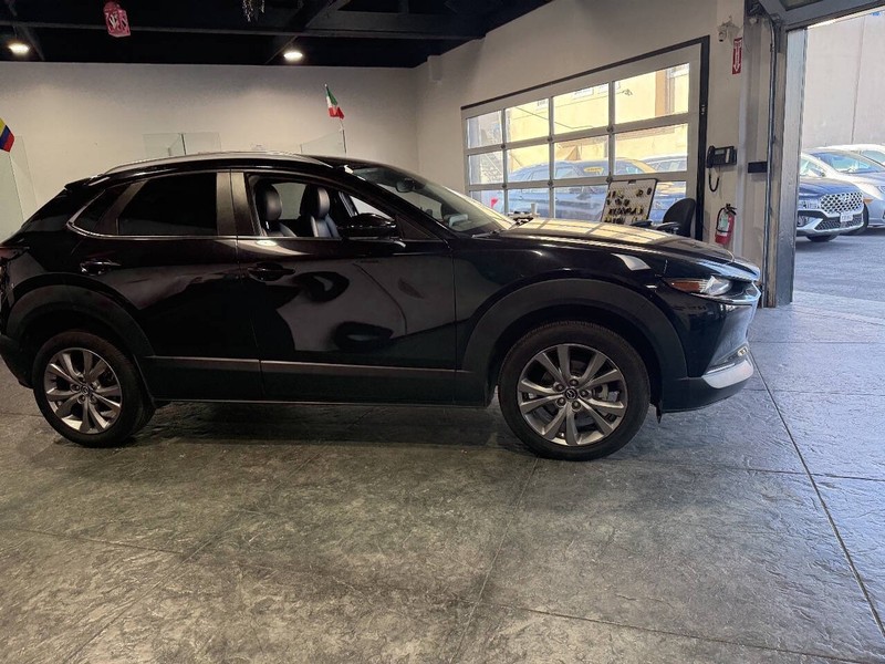 Mazda CX-30 Vehicle Full-screen Gallery Image 50