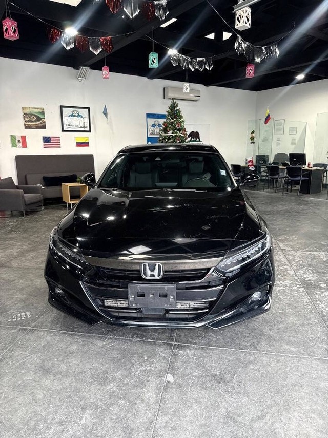 Honda Accord Sedan Vehicle Full-screen Gallery Image 03