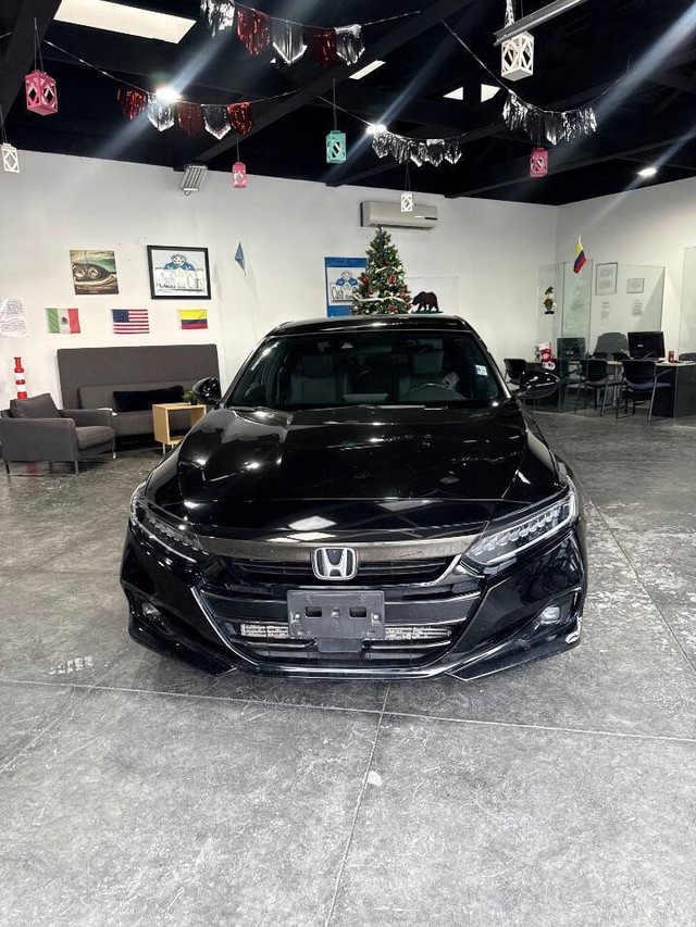Honda Accord Sedan Vehicle Full-screen Gallery Image 07