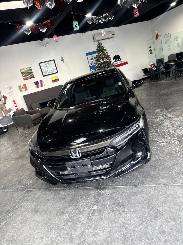 Honda Accord Sedan Vehicle Full-screen Gallery Image 12