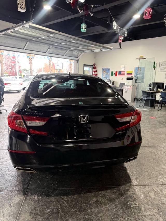 Honda Accord Sedan Vehicle Full-screen Gallery Image 27