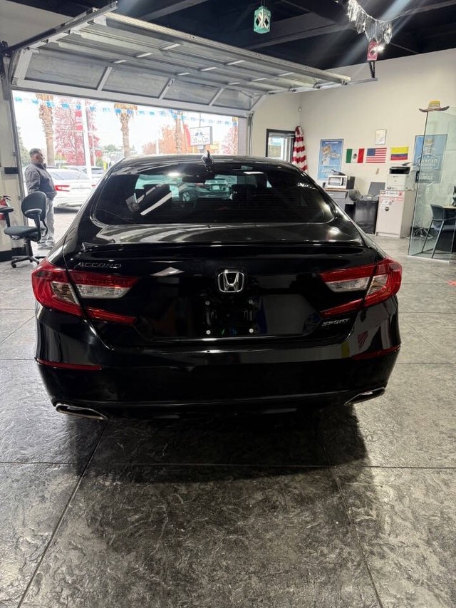 Honda Accord Sedan Vehicle Full-screen Gallery Image 31