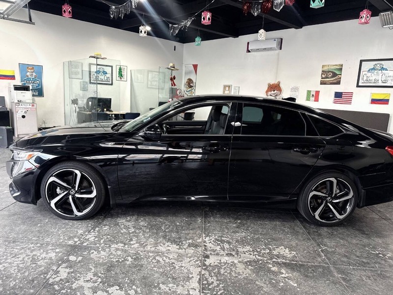 Honda Accord Sedan Vehicle Full-screen Gallery Image 18