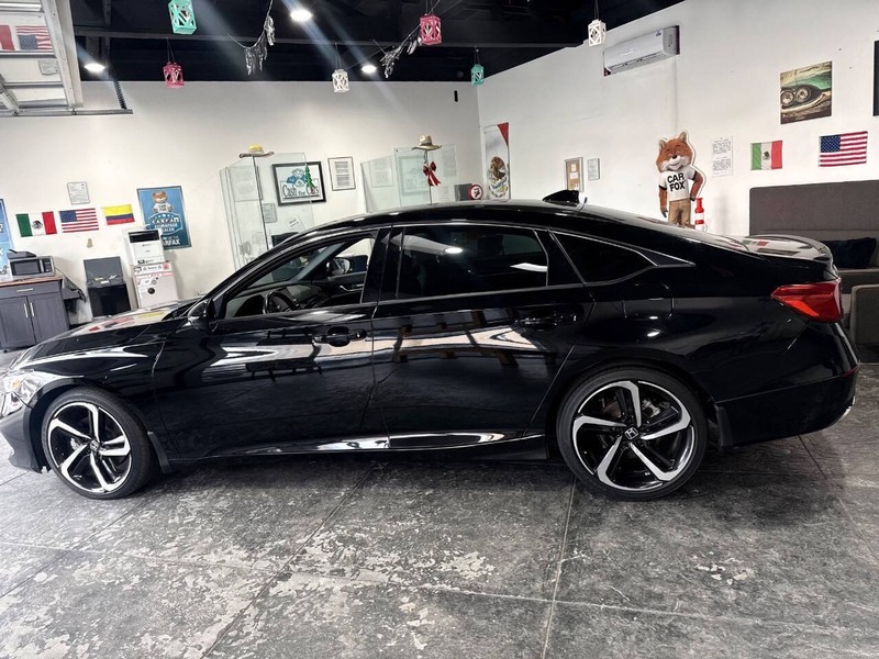 Honda Accord Sedan Vehicle Full-screen Gallery Image 19