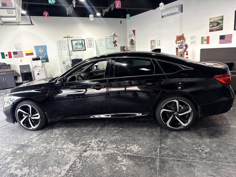 Honda Accord Sedan Vehicle Full-screen Gallery Image 20