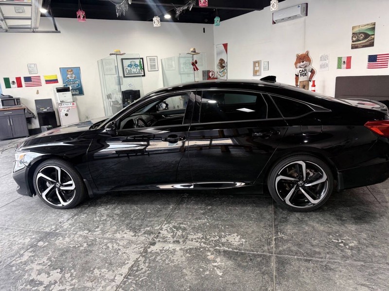 Honda Accord Sedan Vehicle Full-screen Gallery Image 21
