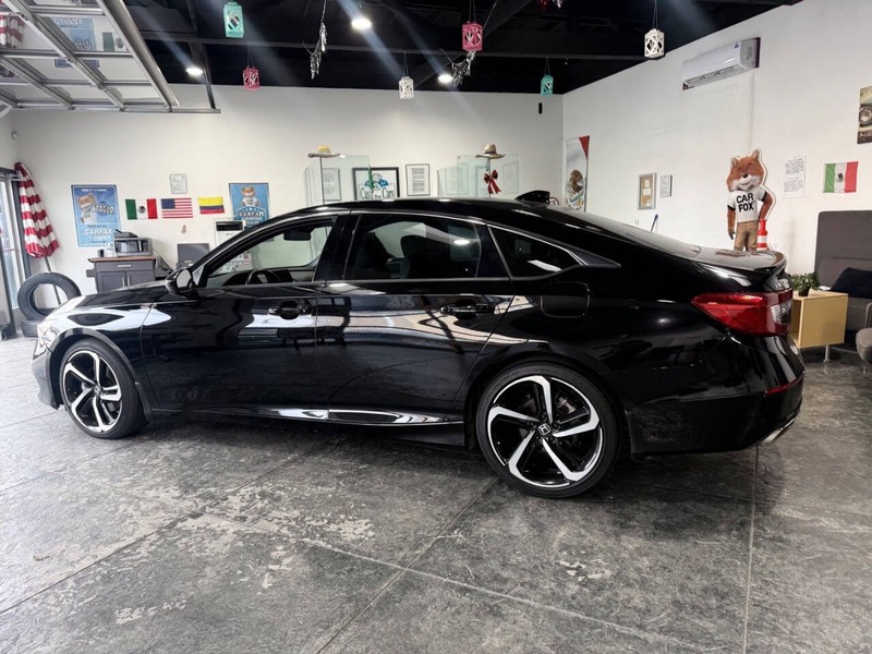 Honda Accord Sedan Vehicle Full-screen Gallery Image 22