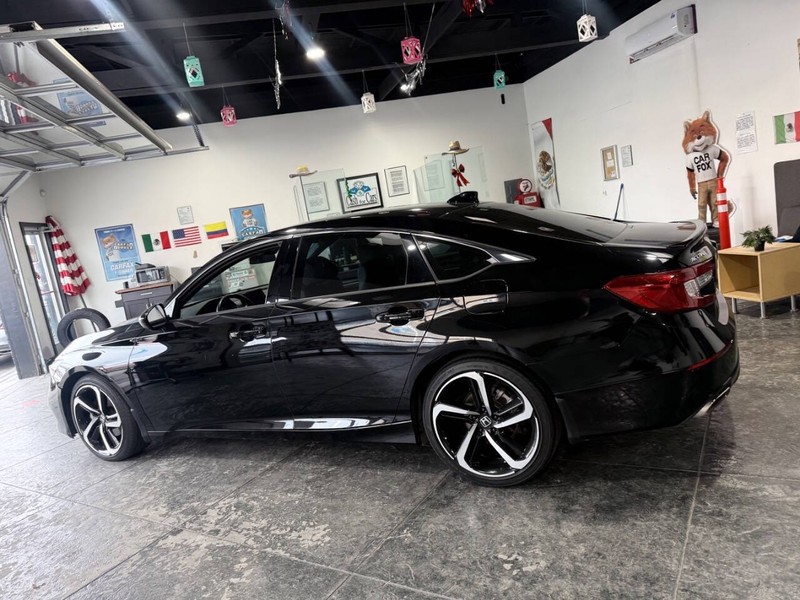 Honda Accord Sedan Vehicle Full-screen Gallery Image 26