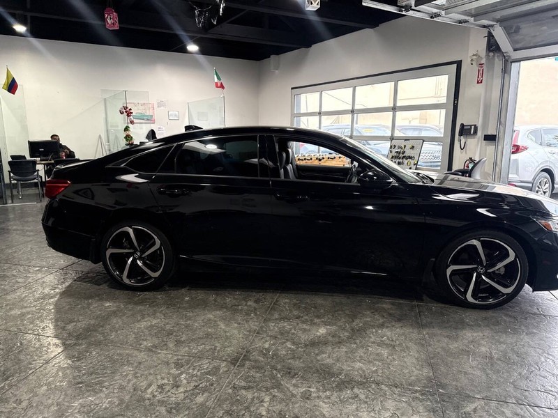 Honda Accord Sedan Vehicle Full-screen Gallery Image 43