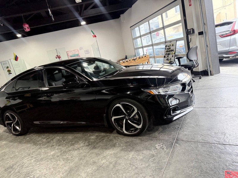 Honda Accord Sedan Vehicle Full-screen Gallery Image 45