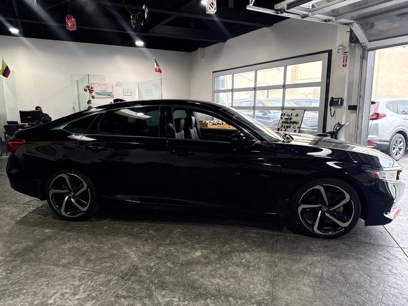 Honda Accord Sedan Vehicle Full-screen Gallery Image 47