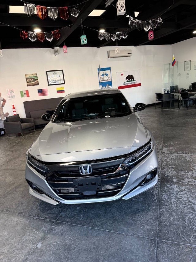 Honda Accord Sedan Vehicle Full-screen Gallery Image 07