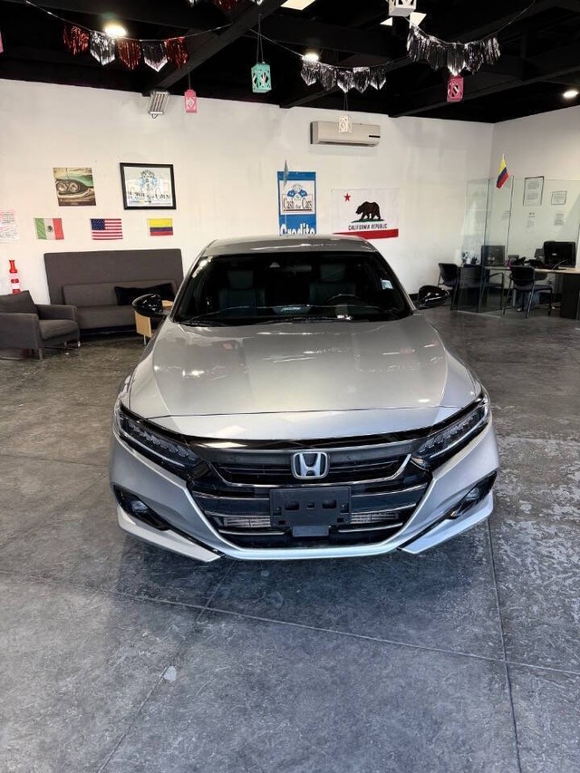 Honda Accord Sedan Vehicle Full-screen Gallery Image 09