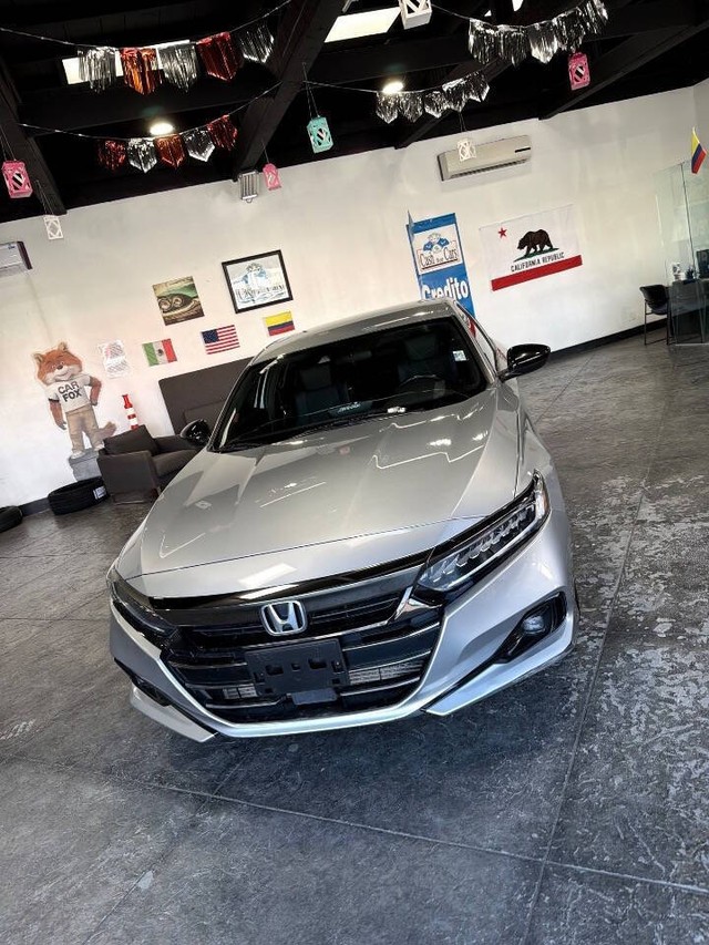 Honda Accord Sedan Vehicle Full-screen Gallery Image 11