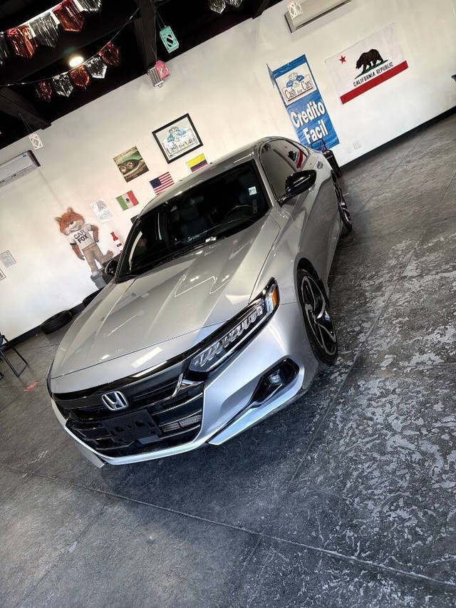 Honda Accord Sedan Vehicle Full-screen Gallery Image 13
