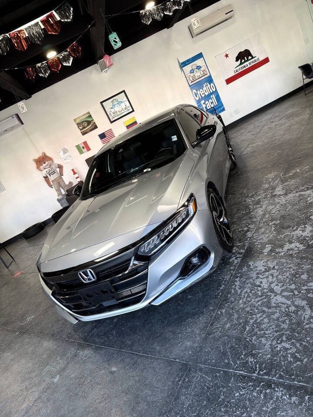 Honda Accord Sedan Vehicle Full-screen Gallery Image 14