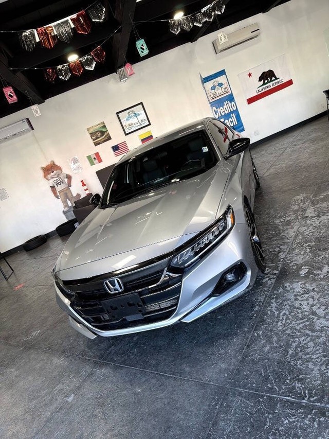 Honda Accord Sedan Vehicle Full-screen Gallery Image 15