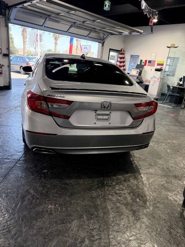 Honda Accord Sedan Vehicle Full-screen Gallery Image 37