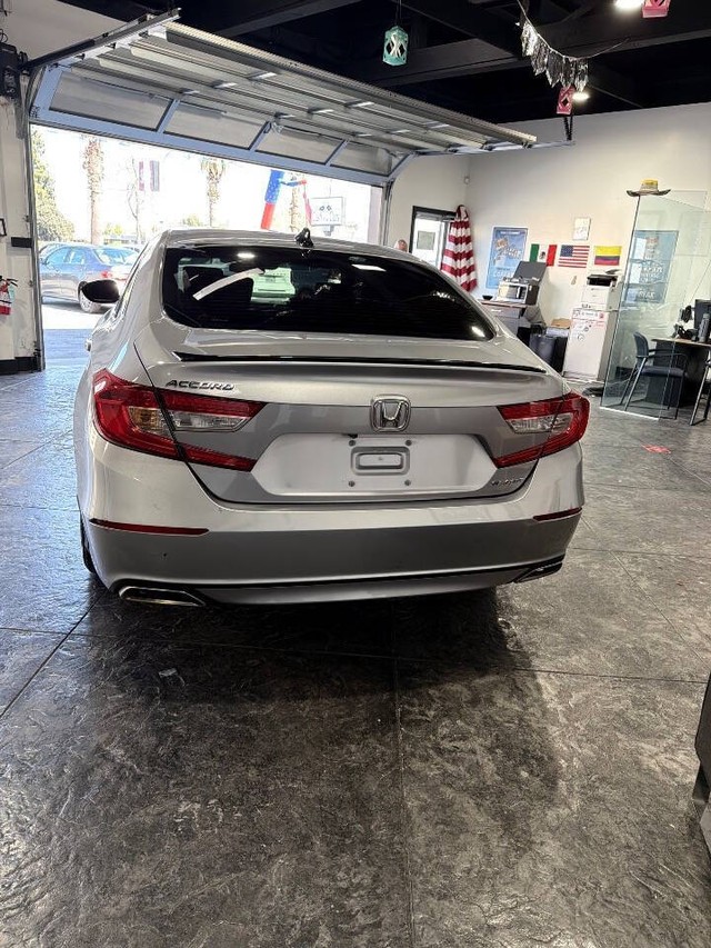 Honda Accord Sedan Vehicle Full-screen Gallery Image 41