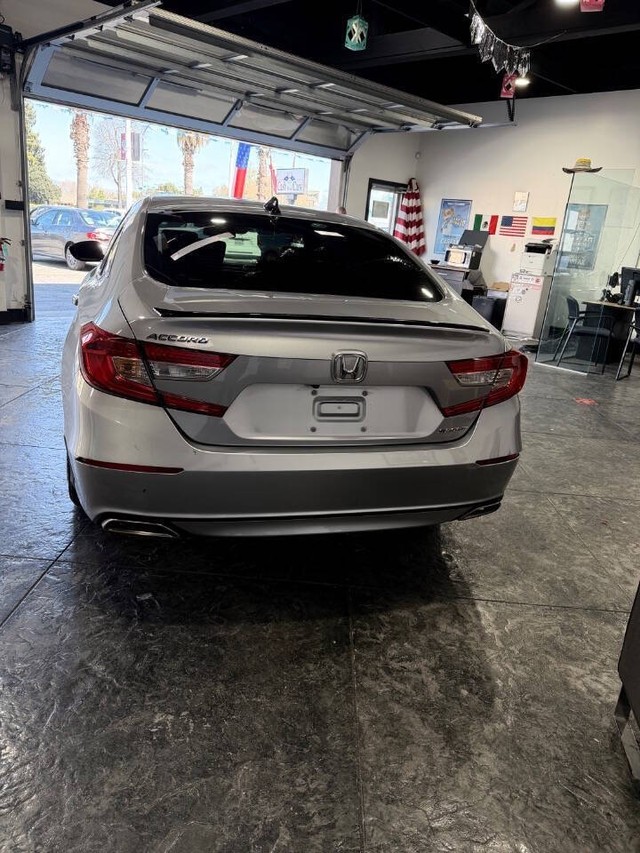 Honda Accord Sedan Vehicle Full-screen Gallery Image 42