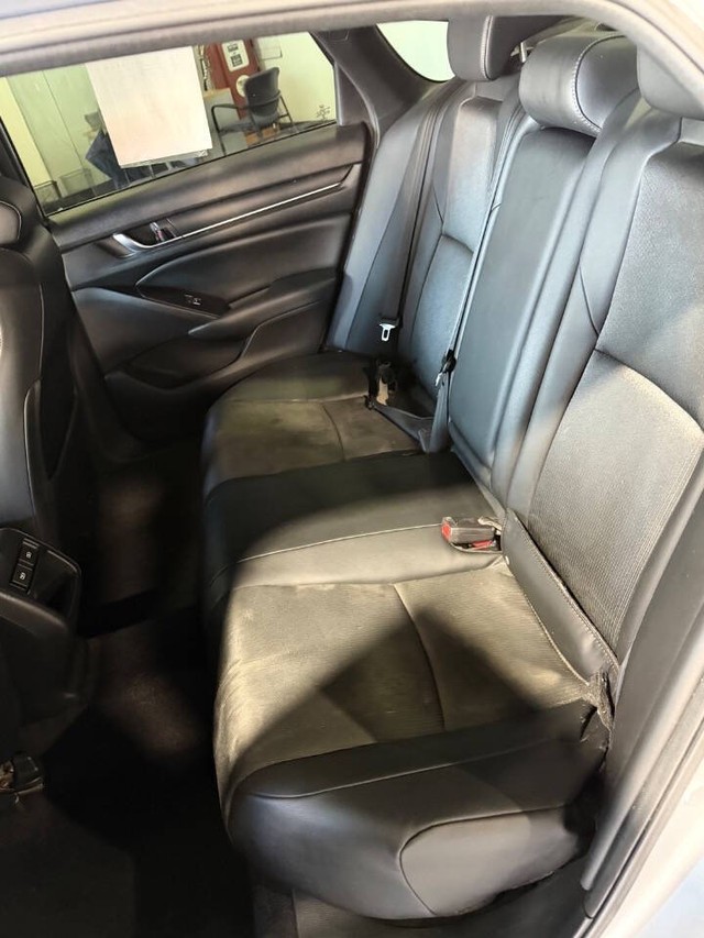 Honda Accord Sedan Vehicle Full-screen Gallery Image 49