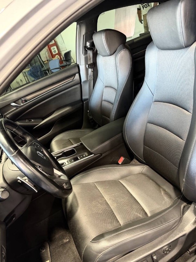 Honda Accord Sedan Vehicle Full-screen Gallery Image 50