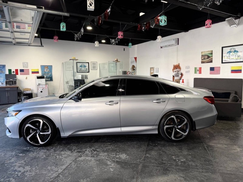 Honda Accord Sedan Vehicle Full-screen Gallery Image 16