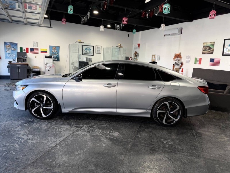 Honda Accord Sedan Vehicle Full-screen Gallery Image 18