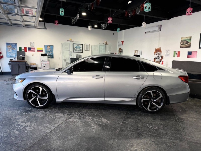 Honda Accord Sedan Vehicle Full-screen Gallery Image 19