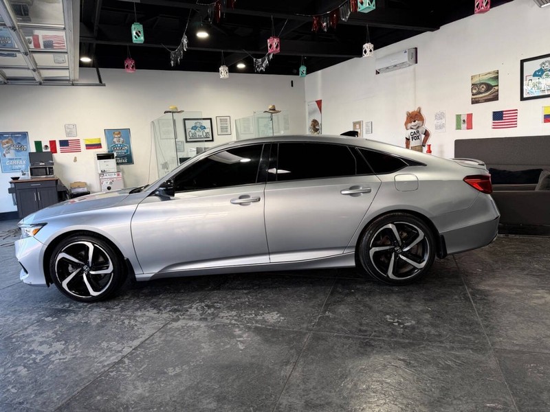 Honda Accord Sedan Vehicle Full-screen Gallery Image 20