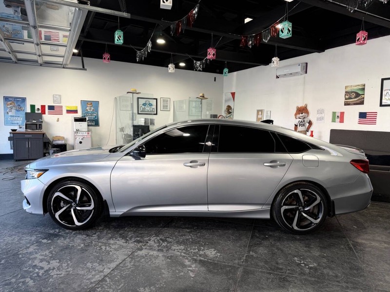 Honda Accord Sedan Vehicle Full-screen Gallery Image 21