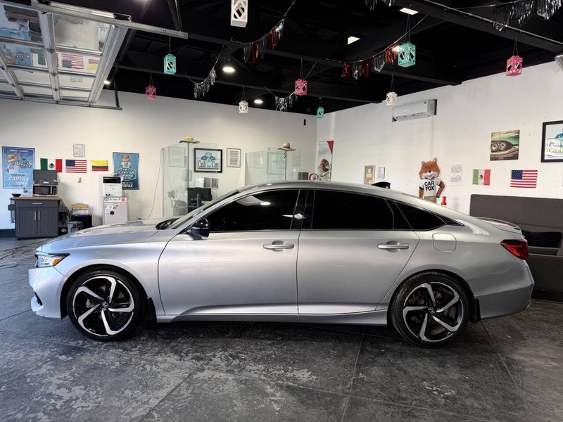 Honda Accord Sedan Vehicle Full-screen Gallery Image 22
