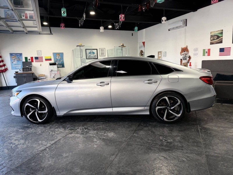 Honda Accord Sedan Vehicle Full-screen Gallery Image 24