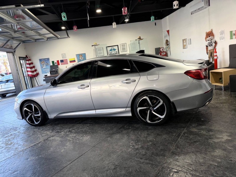 Honda Accord Sedan Vehicle Full-screen Gallery Image 25