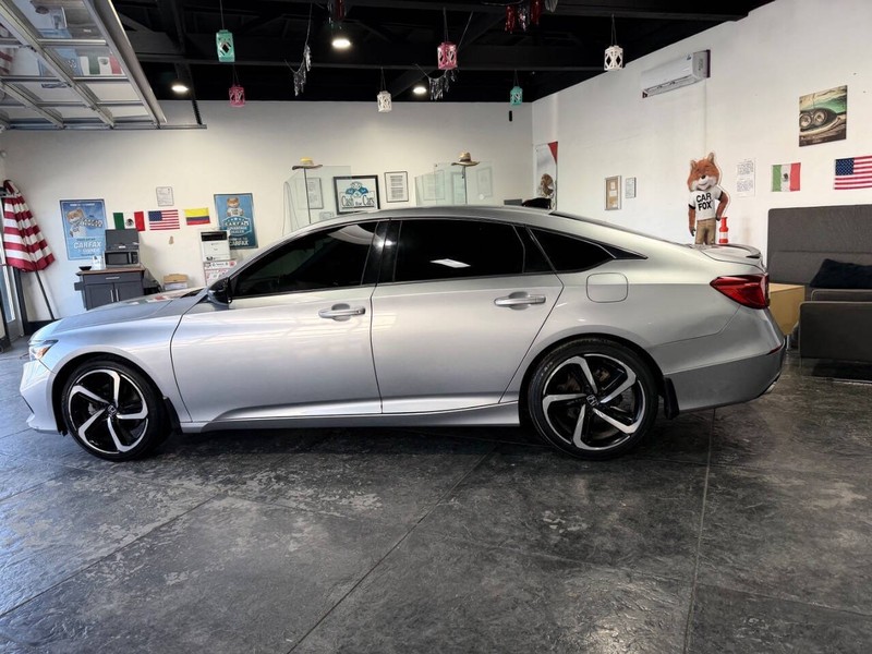 Honda Accord Sedan Vehicle Full-screen Gallery Image 27