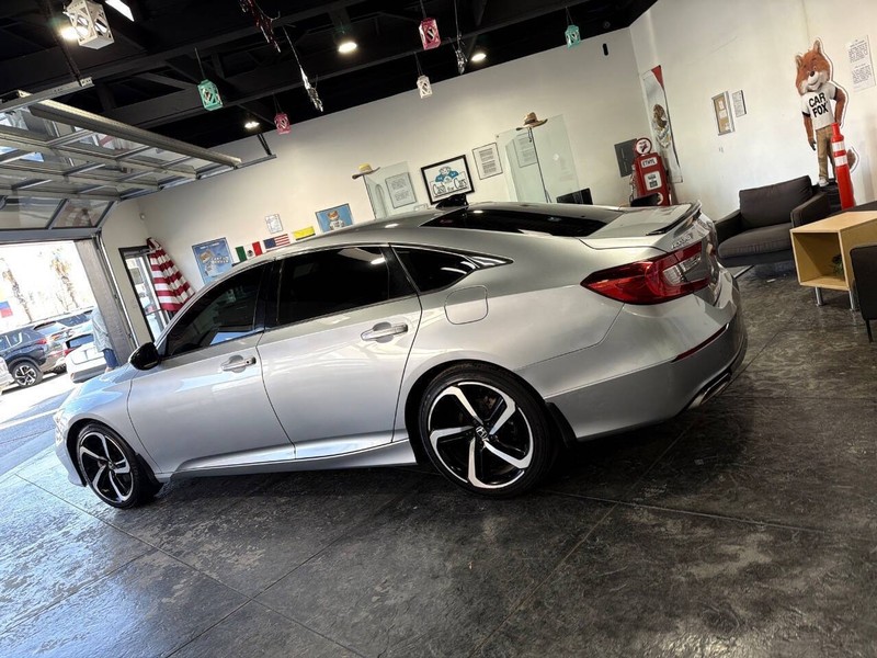 Honda Accord Sedan Vehicle Full-screen Gallery Image 33