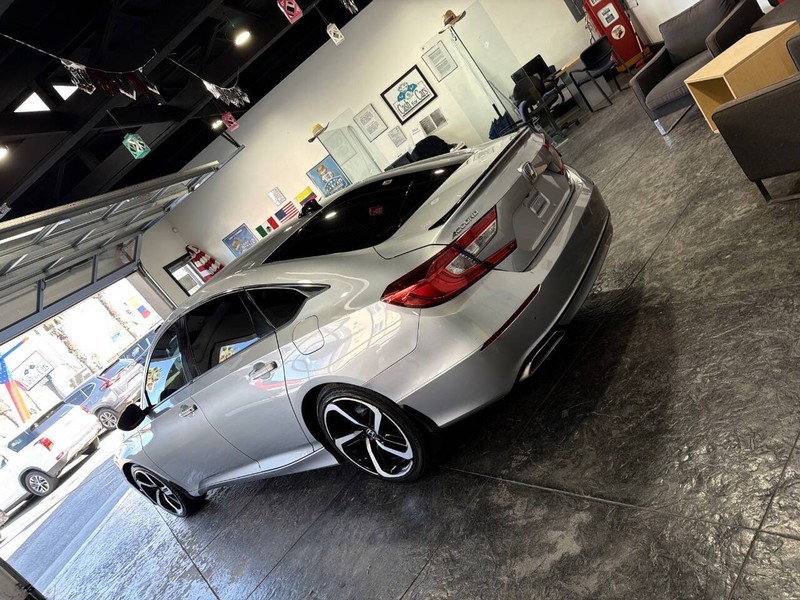 Honda Accord Sedan Vehicle Full-screen Gallery Image 34